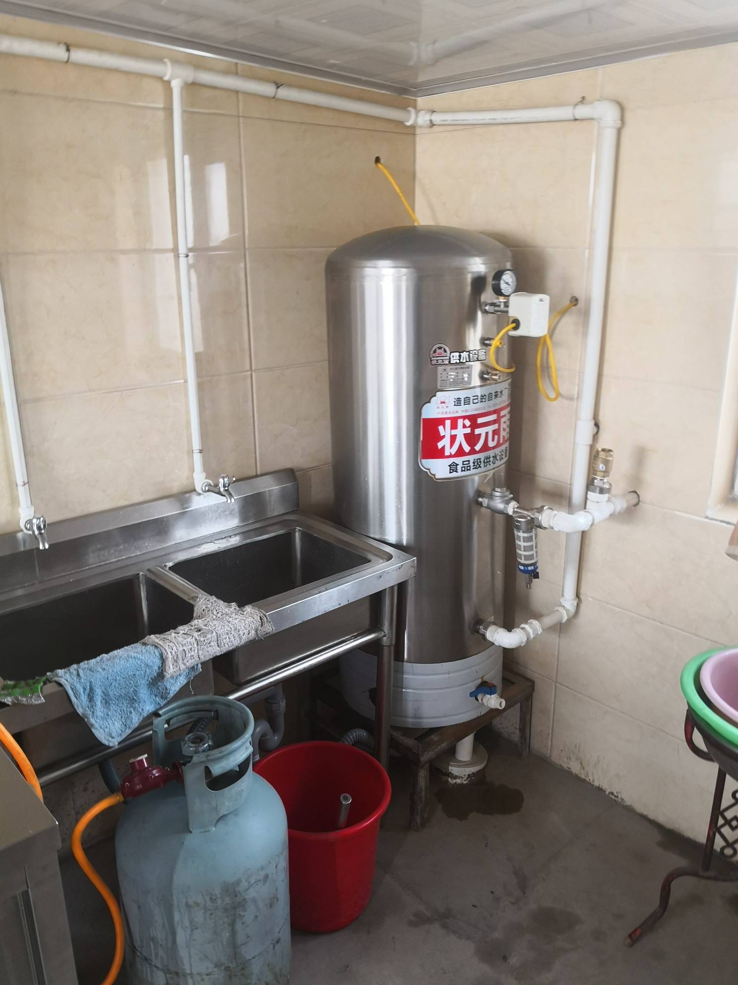 自來水水壓低，水流小高峰用水成難題！使用它斷水斷電依舊出水強勁！
